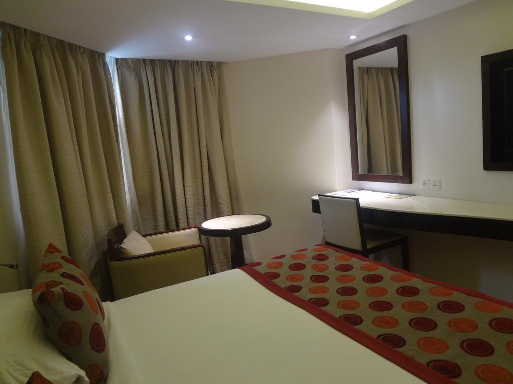 Ramee Guestline Hotel Juhu Mumbai Bagian luar foto