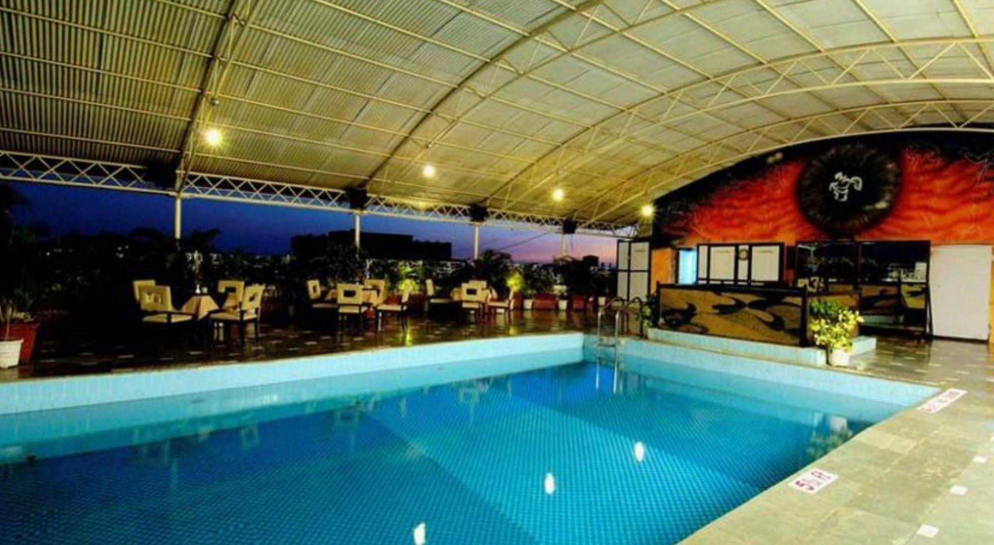 Ramee Guestline Hotel Juhu Mumbai Bagian luar foto